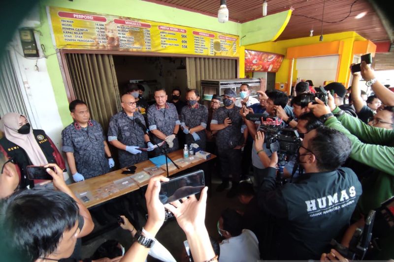 Berkedok Warung, Pria di Pekanbaru Produksi Pil Ekstasi