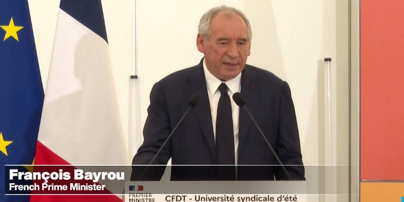 Krisis Politik Prancis: Macron Dukung PM Bayrou Jelang Mosi Tidak Percaya