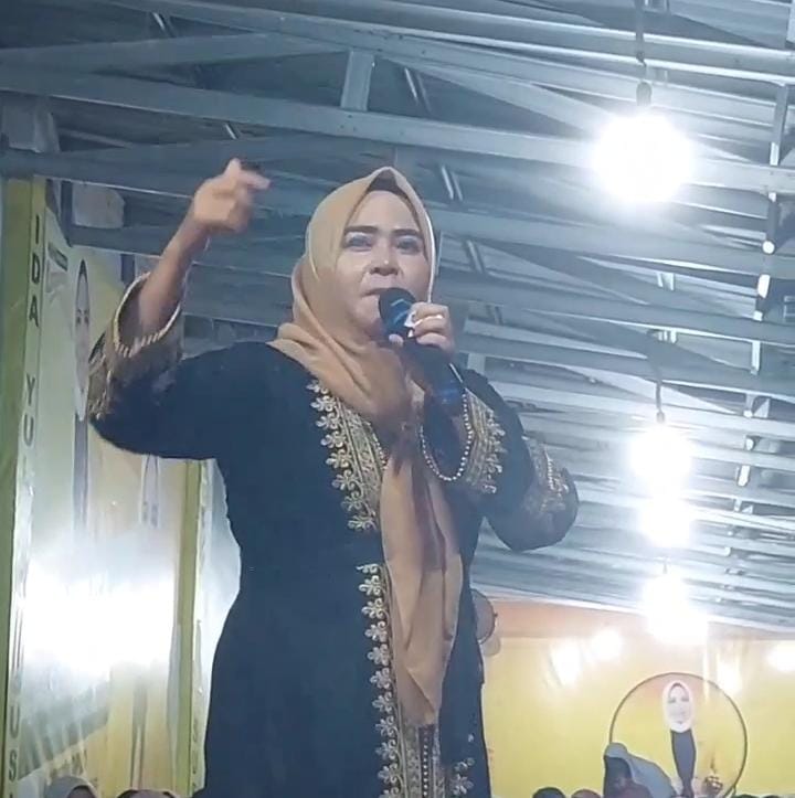 Teriakan Buk Ida Wali Kota Pekanbaru, Isak tangis kembali tercurah ketika Ia menyalami satu persatu masyarakat