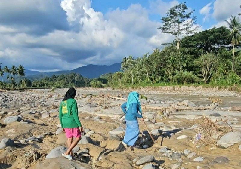 Korban Bencana Sumbar, Keluarga Ipda Angga Minta Pencarian Tidak Dihentikan