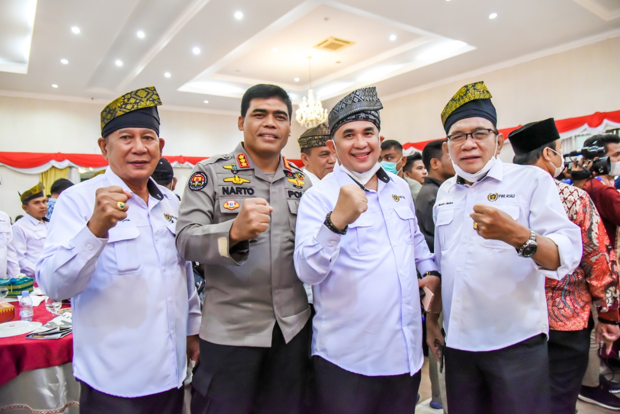 Zulmansyah  Targetkan PWI Riau Raih 10 Medali di Porwanas Malang 2022 