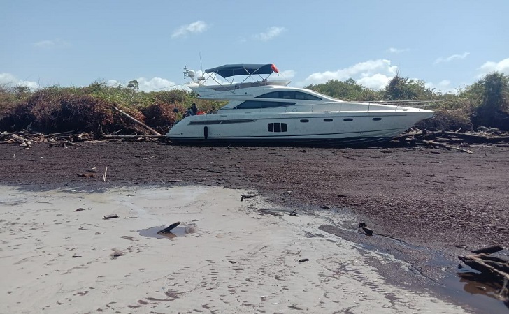 WNA Terdampar di Pesisir Pantai Tanjung Mayat Bengkalis Dievakuasi