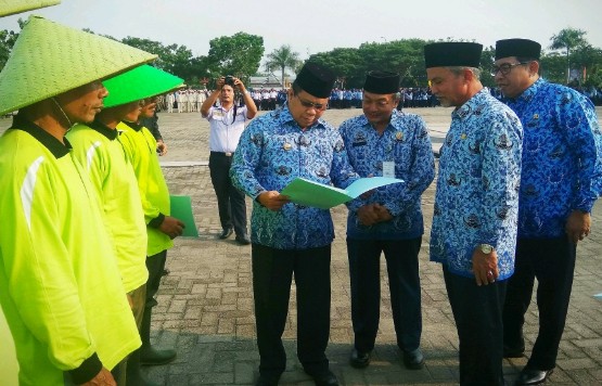 Pertama di Riau, Bupati Meranti Serahkan Sertifikat Kompetensi Petani