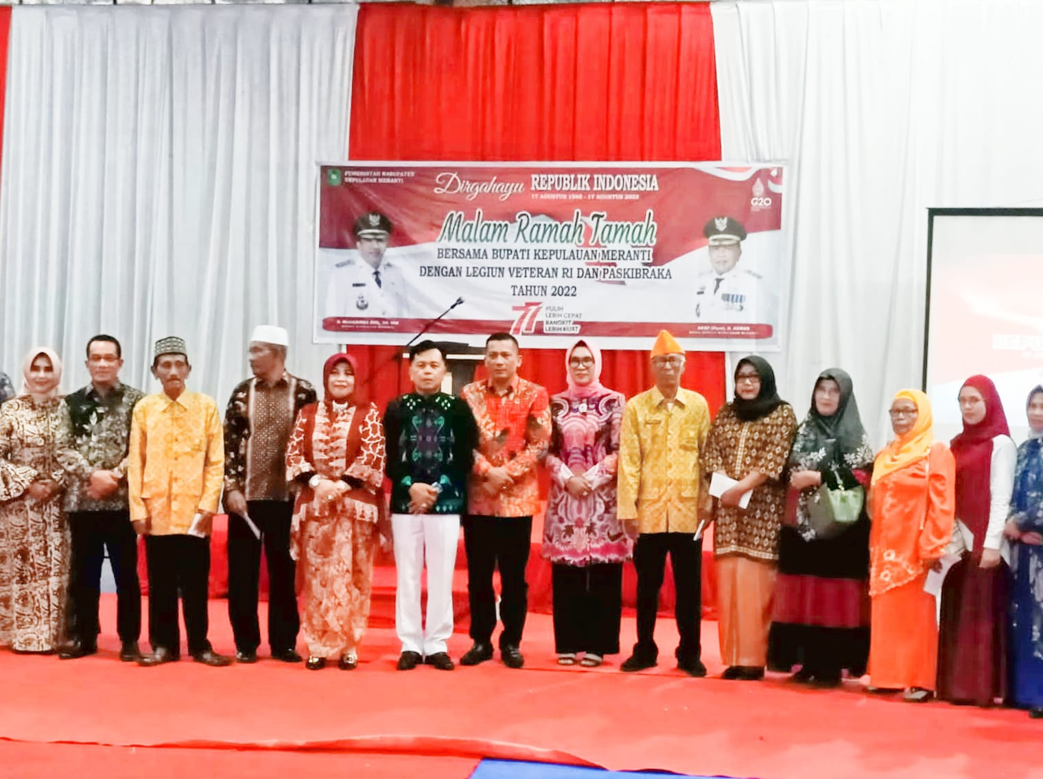 Bupati HM Adil Temu Ramah Bersama Veteran RI dan Paskibraka Tahun 2022 Kepulauan Meranti. 