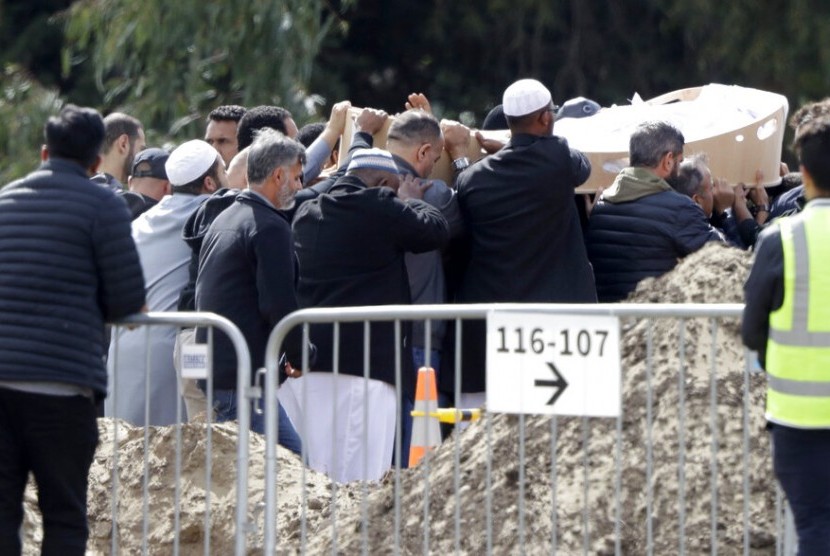Jenazah Korban Penembakan Christchurch Dimakamkan