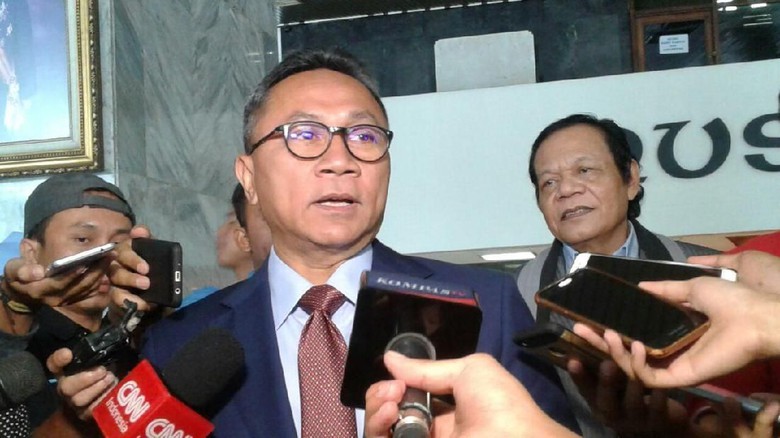 Zulkifli Hasan Soal Pose 1 Jari Sri Mulyani: Dia Belum Ngerti