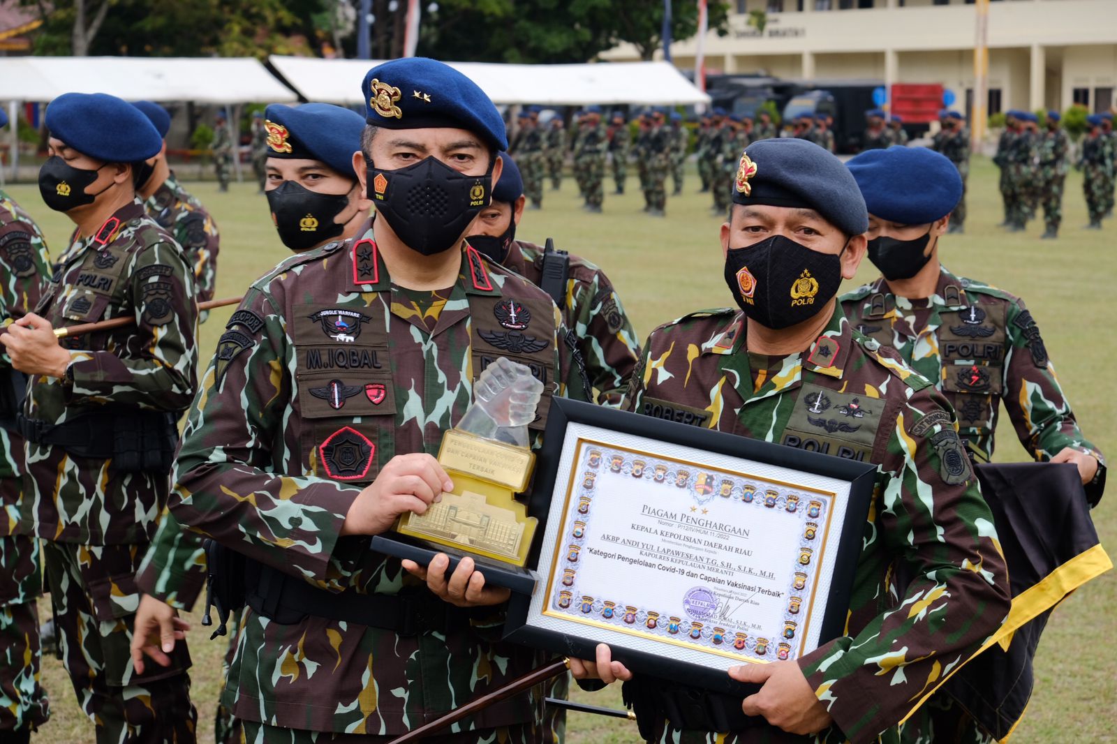 Tunaikan Janji, Kapolda Riau Irjen Moh Iqbal Berikan Penghargaan Kasatker dan Kasatwil Berprestasi
