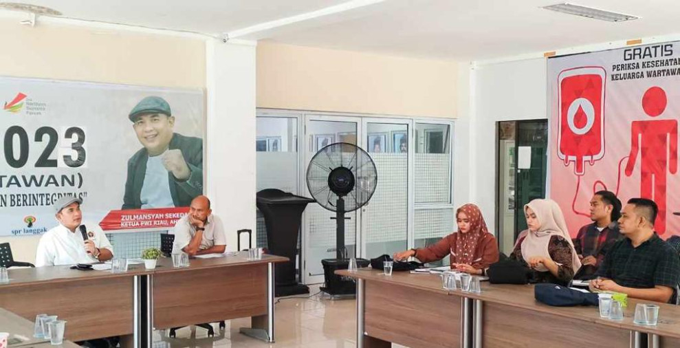 Ahli Pers Zulmansyah Sekedang Paparkan Materi penting sebagai pengantar Pra UKW PWI Riau