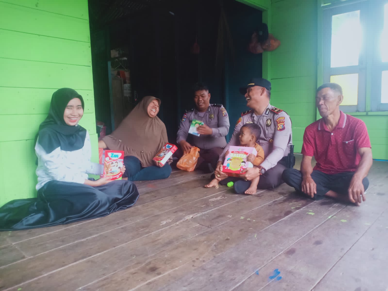 Giat Sobat, Polsek Rangsang Salurkan Paket Bantuan Untuk Anak Stunting di Tanjungsamak