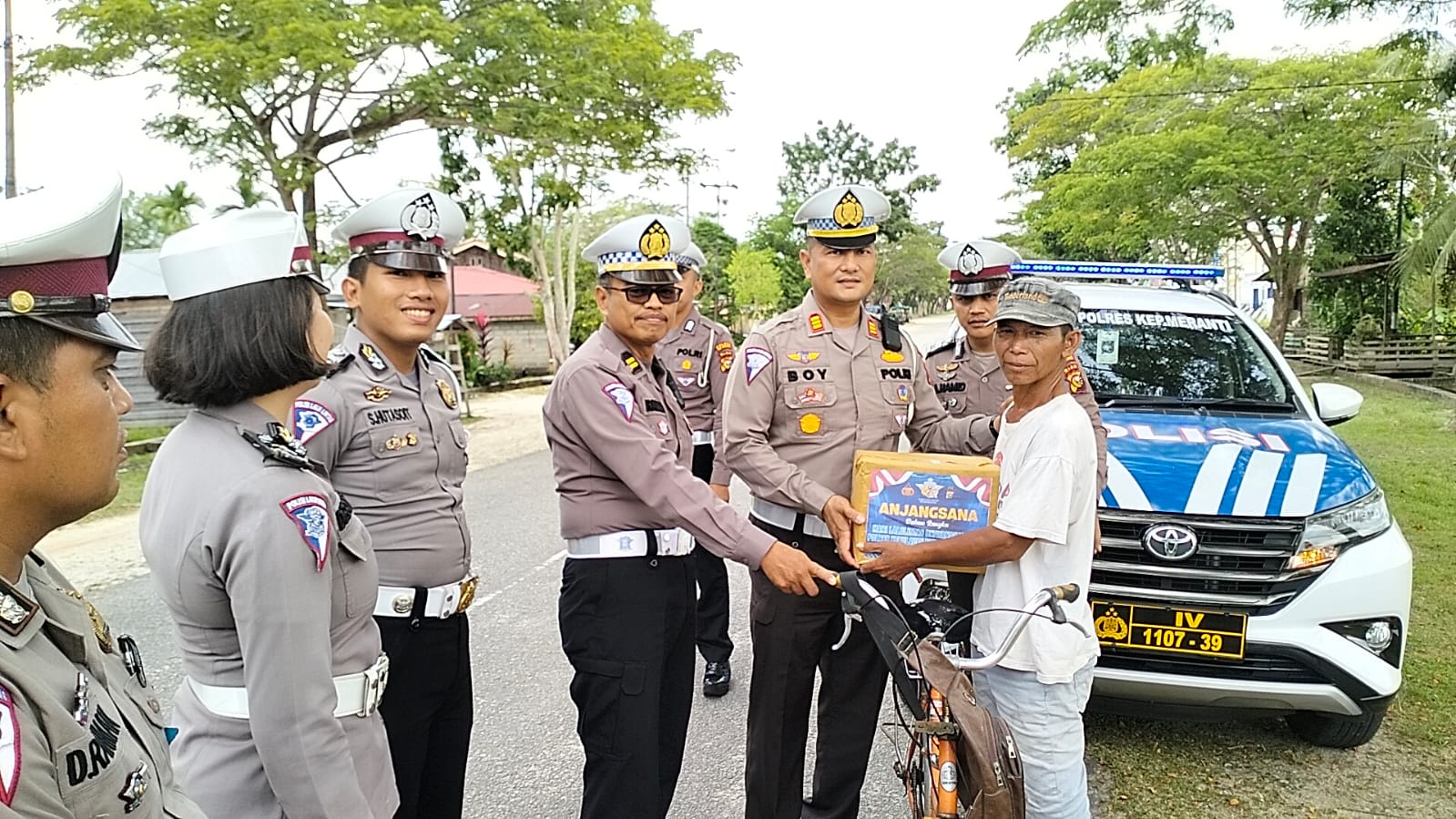 Sambut Hari Lalulintas Bhayangkara ke-67, Satlantas Salurkan Bansos dan Anjangsana Purnawirawan Polr