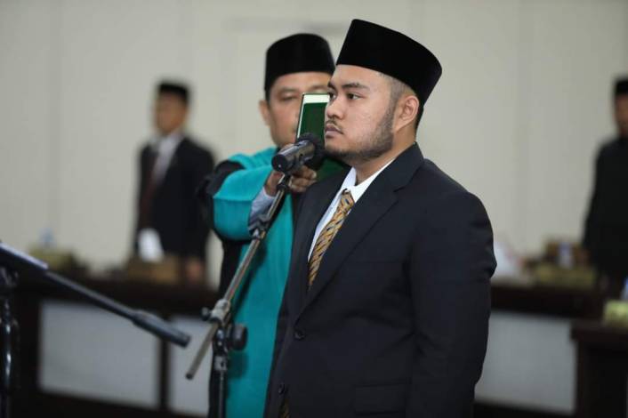 Gantikan Niko Pelamunia, Anak Mantan Bupati Rohul Resmi Dilantik Jadi Anggota DPRD