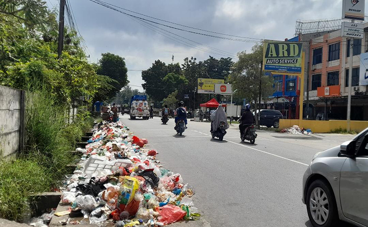 Sampah Menumpuk, Ombudsman Riau Tantang Warga Melapor, Siapa Berani?