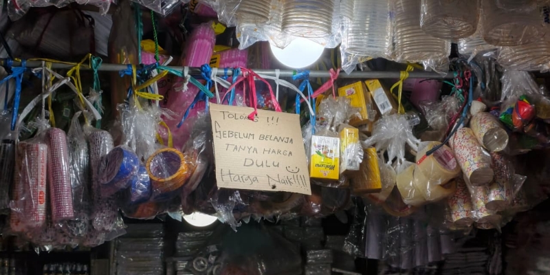 Harga Plastik Naik Tajam, Pedagang Pasar Mulai Batasi Pembelian