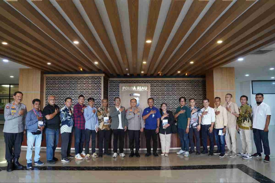 Kapolda Riau Paparkan Prestasi dan Program Green Policing di Hadapan Pimpinan Media