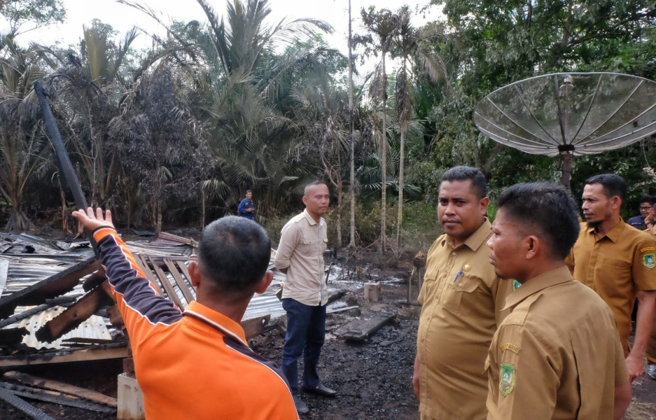 Pemkab Meranti Bantu Korban Kebakaran Rumah di Pulau Merbau