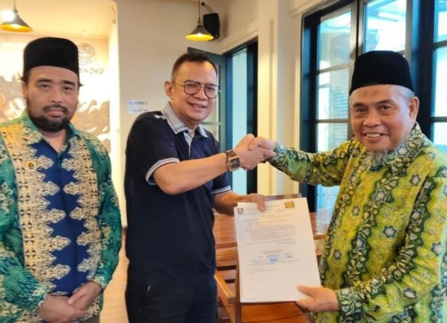 Ditunjuk sebagai Ketua Aliansi Nasional Daerah Istimewa Riau, LAM Serahkan Surat Tugas Alfitra Salamm