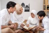 Tiga Cara Mengenalkan Ajaran Islam pada Anak tanpa Menakut-nakuti