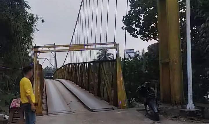 Jembatan Gantung Lubuk Bendahara Kini Bisa Dilewati Mobil Penumpang