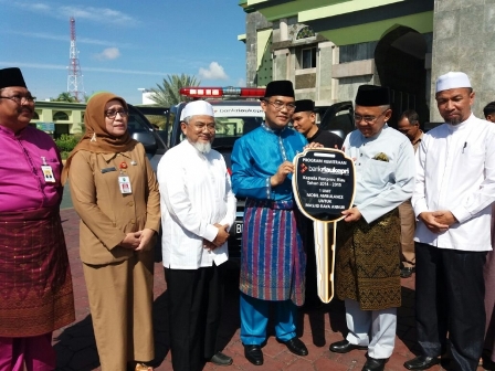 Gubernur Riau Serahkan Beragam Bantuan Untuk Kepentingan Masyarakat