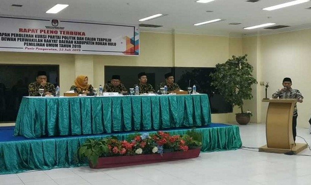 6 KPU Kabupaten di Riau Gelar Pleno Penetapan Caleg Terpilih 2019 - 2024
