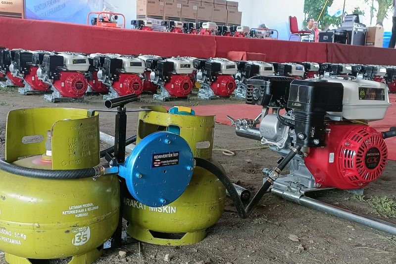 1.341 Nelayan dan Petani Kampar Terima Alat Konverter LPG