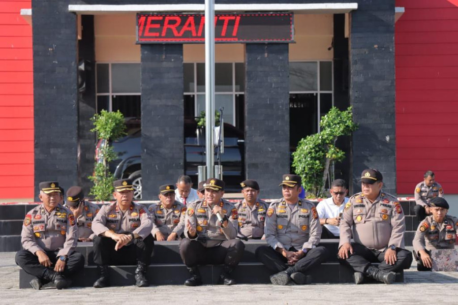 Apel Jam Pimpinan, Kapolres Meranti Lakukan Komunikasi Dua Arah dan Beri Motivasi kepada Personel