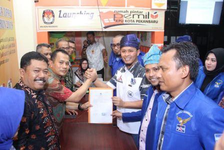 Daftarkan Bacaleg ke KPU Pekanbaru, Agung Optimis Demokrat Menangkan Pemilu 2019