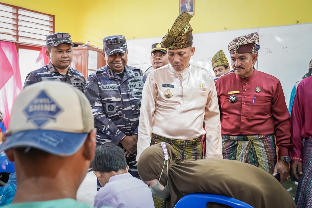 Bupati Meranti HM Adil Bakti Kesehatan dan Sunat Massal Bersama Komadan Danlanal Dumai