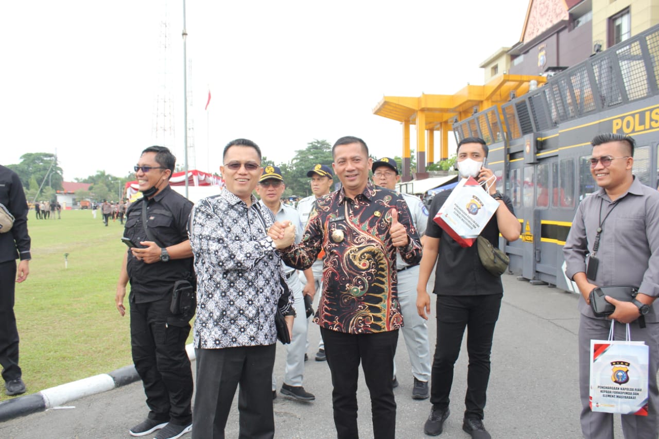 Hadir Dalam Penyerahan Penghargaan Kapolda Riau, Bupati Meranti Berikan Apresiasi