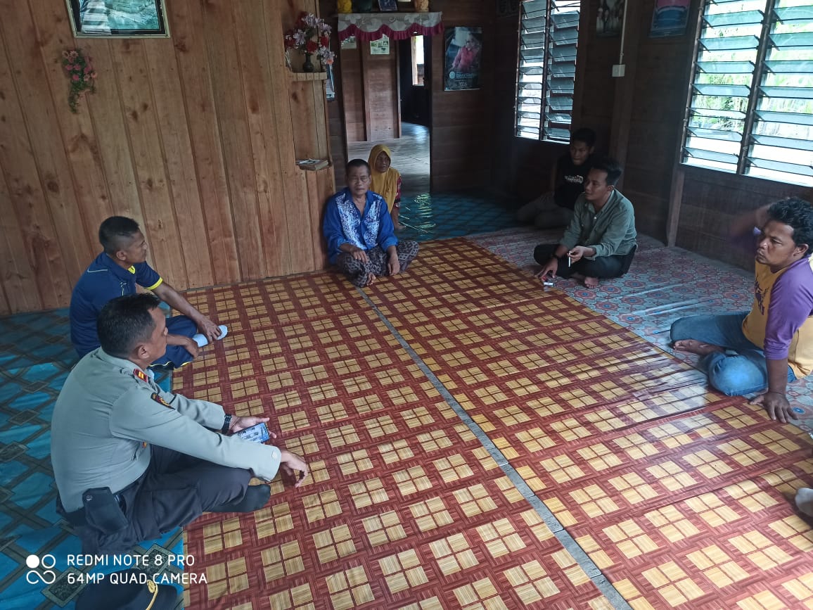 Polsek Merbau Bantu Warga Penderita OMK di Desa Anak Kamal