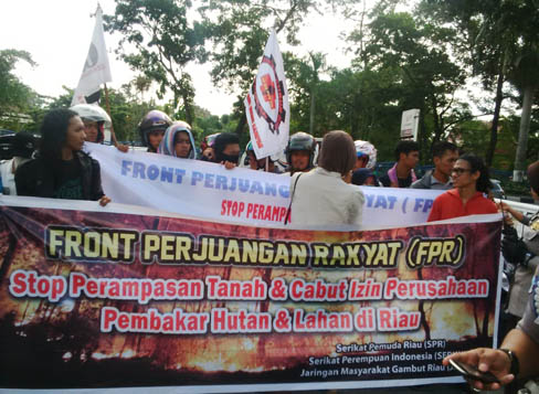 Demo di DPRD Riau, Massa FPR Desak Stop Perampasan Tanah Rakyat