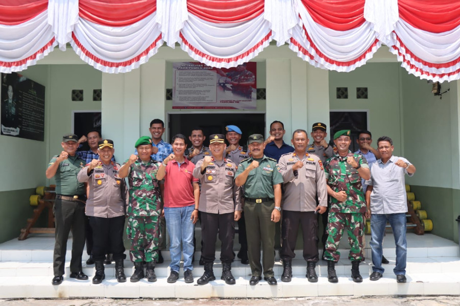 Berikan Kejutan Dirgahayu TNI ke-78 ke Koramil Tebingtinggi dan Posal Selatpanjang