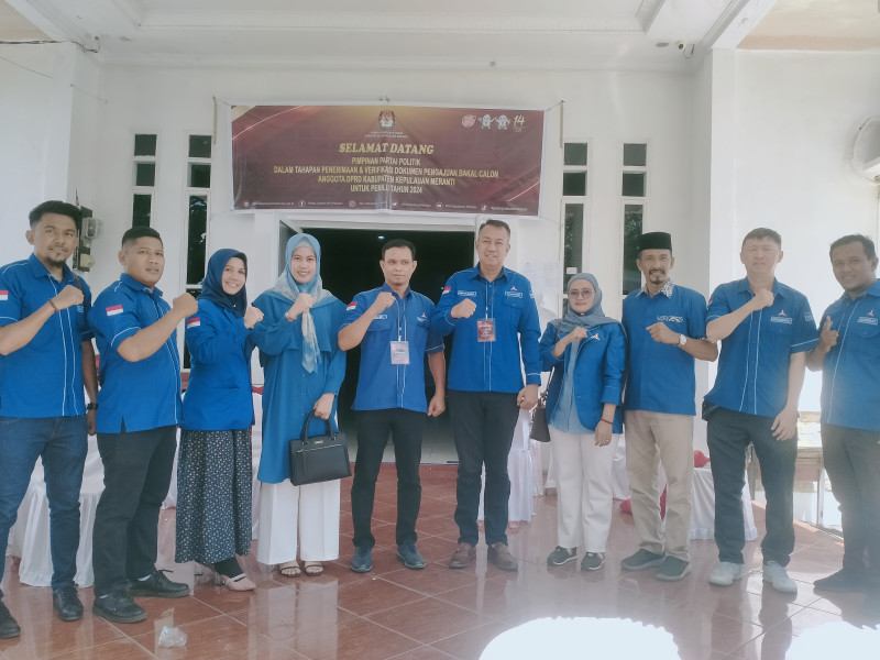 Jelang Tengah Hari DPC Demokrat  Meranti Antarkan Berkas Bacaleg di KPU