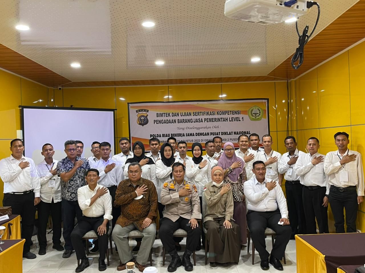 Tingkatkan Kualitas Pengadaan, Polda Riau Kirim Peserta Uji Sertifikasi Pengadaan Barang dan Jasa Pu