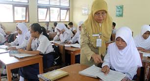 Indonesia Kekurangan Ribuan Guru, Bagaimana dengan Riau?