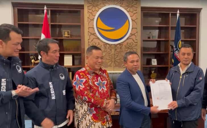 NasDem Serahkan SK ke Wahid-SF Hariyanto Maju Pilgubri 2024