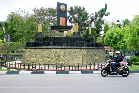 Tugu Adipura Pekanbaru Dirusak
