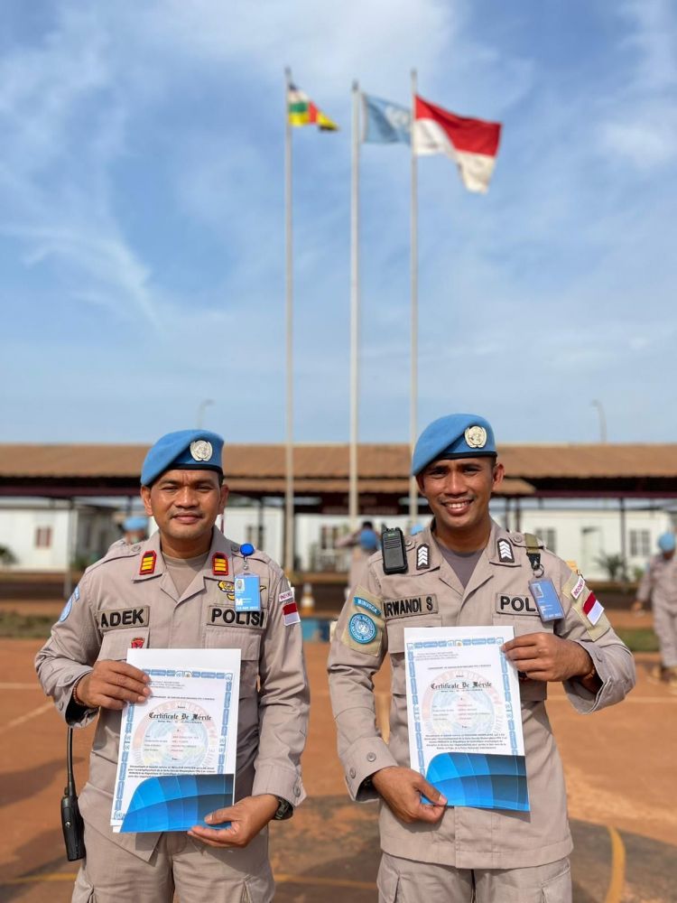 Dua Personel Brimobda Polda Riau Diberi Penghargaan di Afrika Tengah