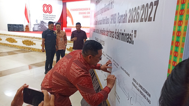 Pastikan Tak Ada Jalur Titipan, Pemprov Riau Tandatangani Pakta Integritas SPMB 2026/2027