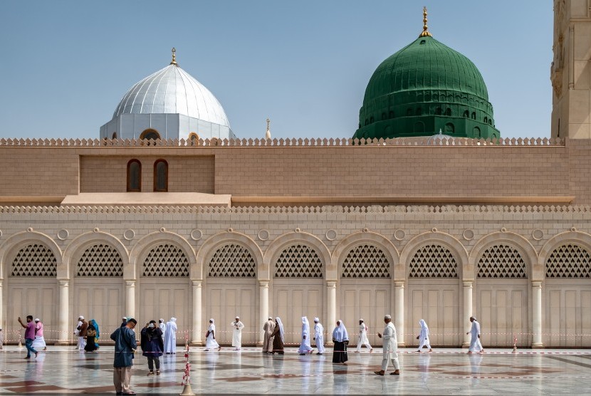 Anjuran dan Larangan Saat di Makam Nabi Muhammad