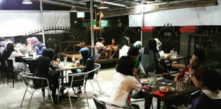 Pengusaha Kuliner Di Pekanbaru, Fika Cutria Aghas Mengubah Garasi Mobil Menjadi Kafe