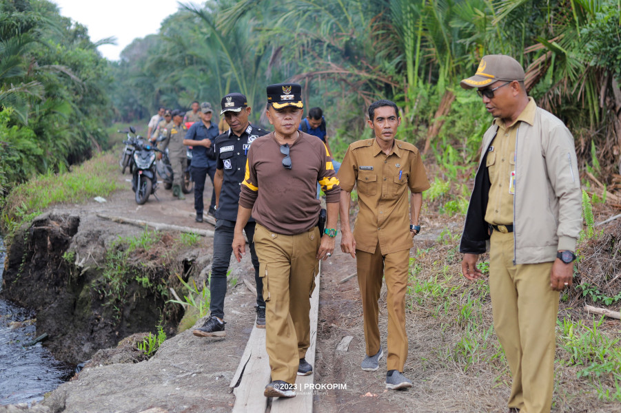 Kunjungi Dusun Nerlang, Plt Bupati Asmar Perintahkan Dinas Terkait Ambil Tindakan