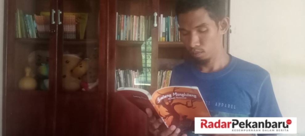 Muhadir, Sastrawan Pelalawan Yang Tersembunyi, Diam - Diam Terbitkan Buku Cerpen Sialang Menghilang