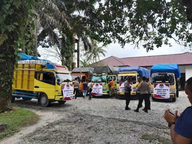 Polsek Siak Hulu Kawal Pendistribusian Logistik Kotak Suara Pemilu 2024
