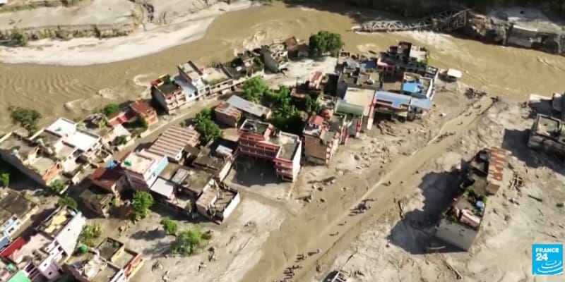 Ratusan Jenazah Korban Banjir Nepal Mulai Dimakamkan Massal