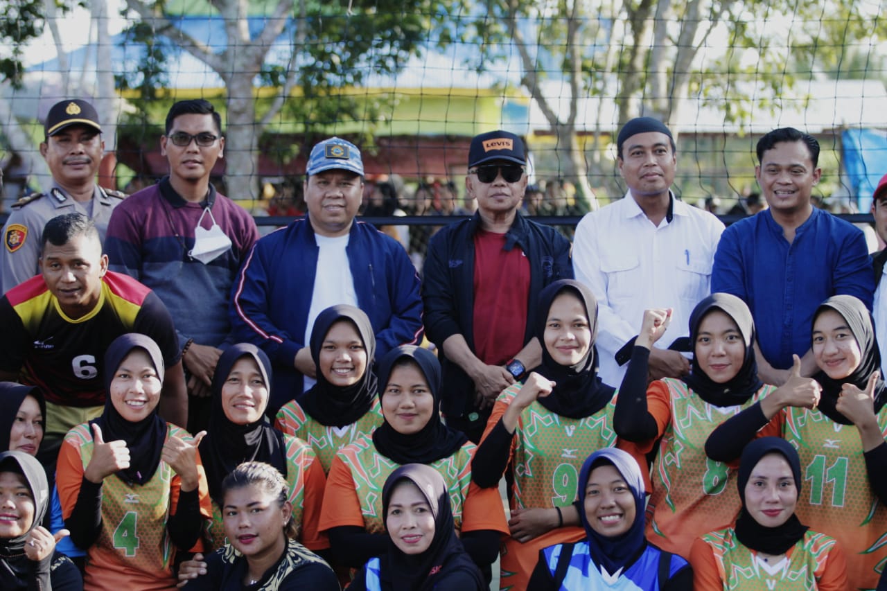 Wabup Meranti H.Asmar Tutup Secara resmi turnamen bola Volly sendaur Cup 1 2022