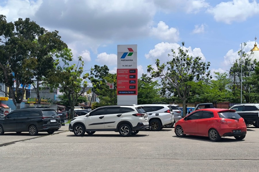 Pengelola SPBU Di Pekanbaru Didesak Atur Antrean Kendaraan Pembeli Solar