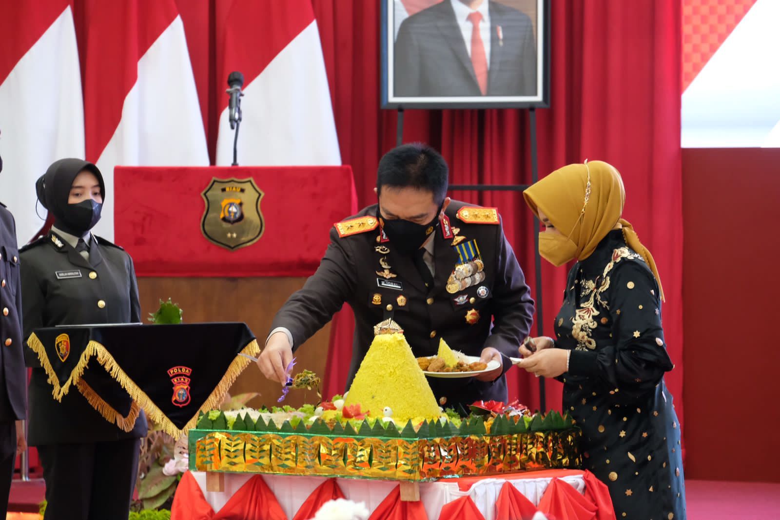 Kapolda Riau Pada Puncak Hari Bhayangkara : Polisi Harus Bisa Menjadi Sahabat Masyarakat.