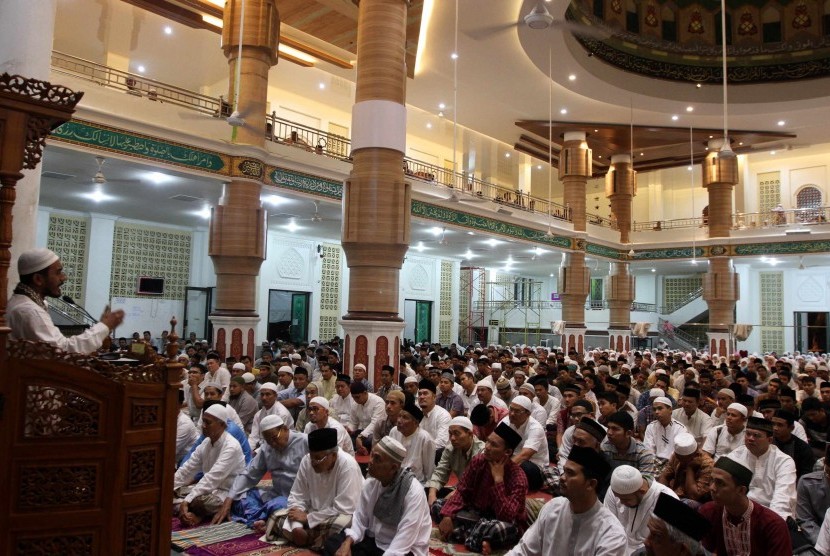 3 Kerusakan Dampak Silaunya Ulama Fiqih Terhadap Penguasa