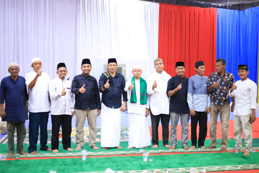 Bupati HM Adil Buka Bersama di Afifa dan Sholat Maghrib Berjama'ah